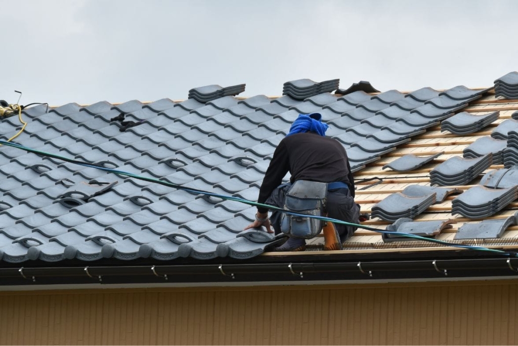 地震対策のための屋根軽量化工事
